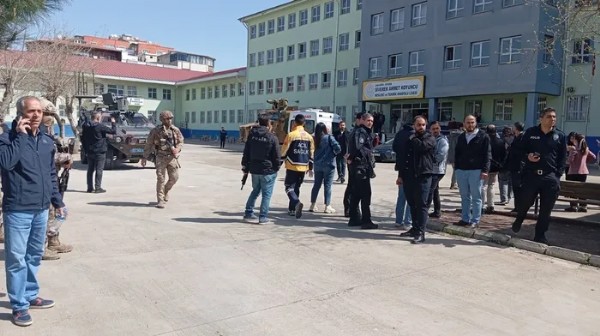 Şanlıurfa'da Lisede Silahlı Saldırı! Çok Sayıda Yaralı Var
